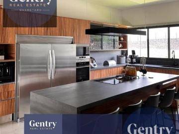Casa en venta en El Campanario, Moderna y Elegante