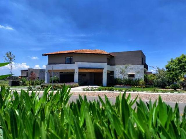 Casa en VENTA en El Campanario Querétaro