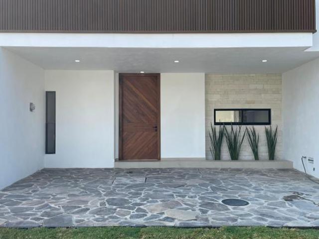 CASA EN VENTA EN EL CAMPESTRE COTO BAKAL