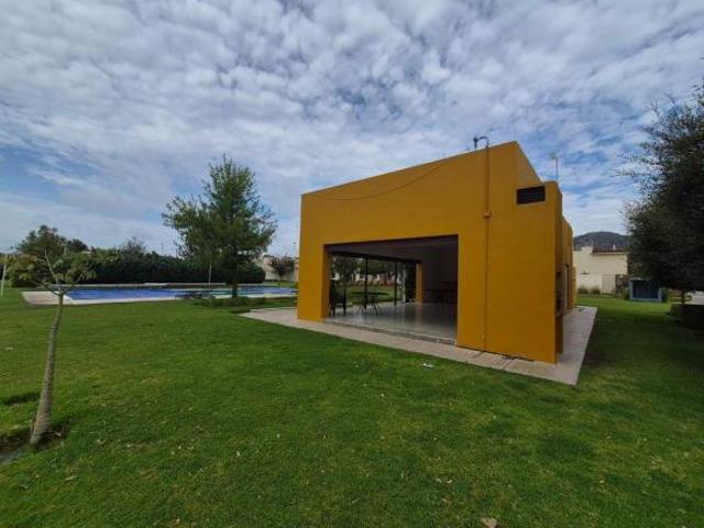 Casa en venta en El Campestre, dentro de coto y en esquina con amplio jardin