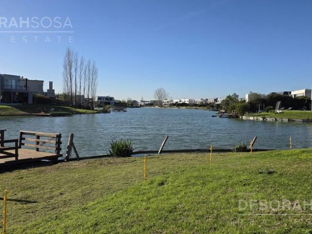Casa en Venta en El Canton Norte a la Laguna con Piscina