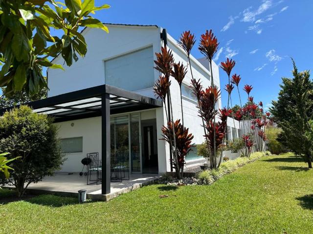 Casa En Venta En El Carmen De Viboral En Via Rionegro La Ceja V147198