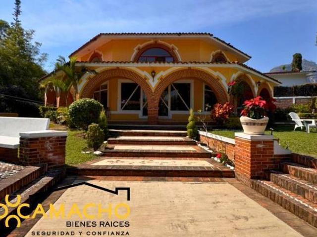 Casa en Venta en el CENTRO de Tlayacapan OLC 4415