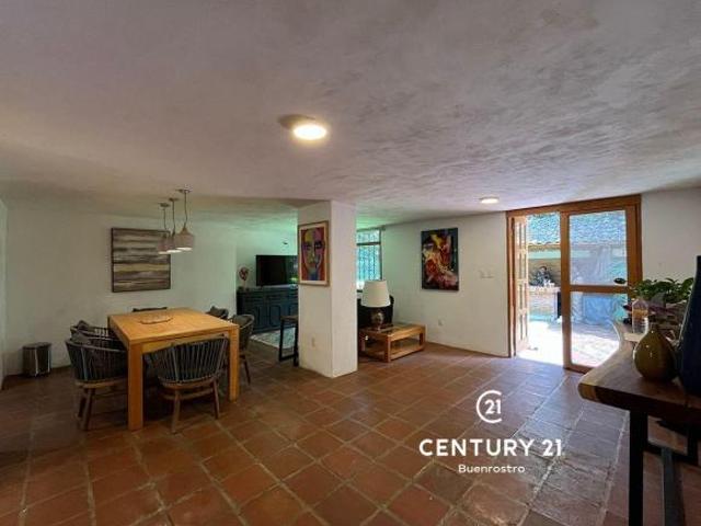 CASA EN VENTA EN EL CENTRO DE VALLE DE BRAVO