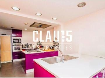 Casa en venta en el centro de Argentona con jardín, piscina, ascensor y terraza