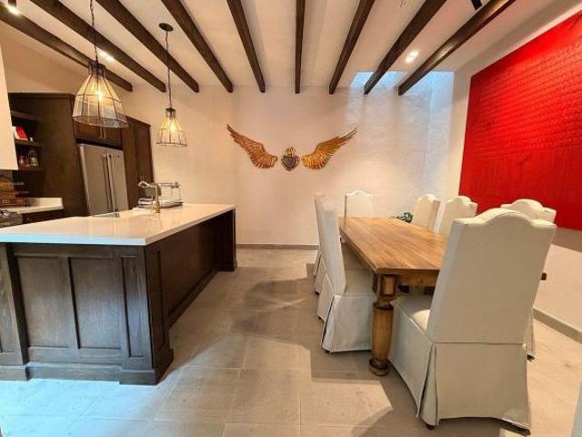 Casa en Venta en el Centro de San Miguel de Allende con Cochera y Rooftop
