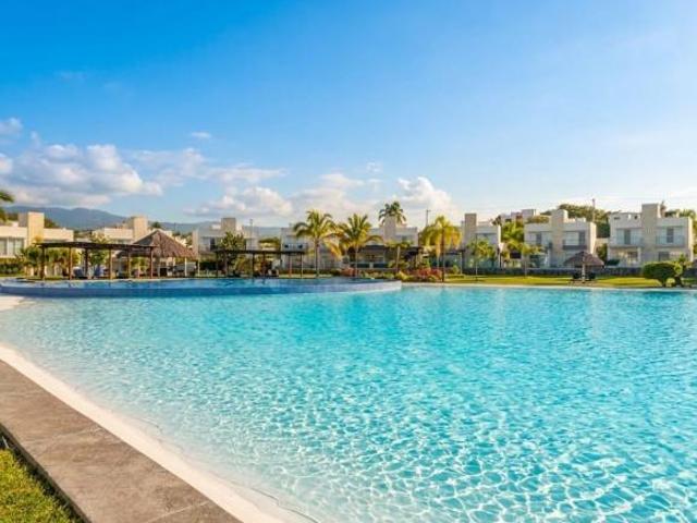 Casa en Venta en el Condominio Cascadas de Cocoyoc, único con Laguna Artificial
