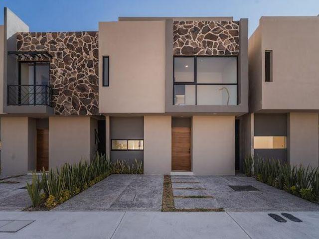 Casa en venta en El Faro de los Cisnes con 3 recamaras y opcion a roof garden