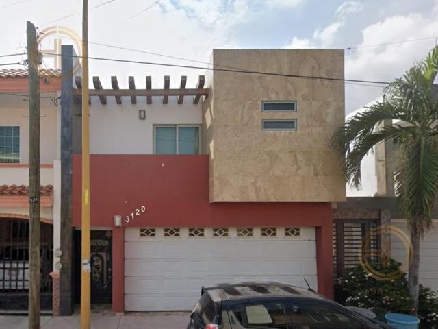 Casa en Venta en el Fracc. Horizontes a 4 min. de la Universidad Aut?noma del Occidente, Culiac?n