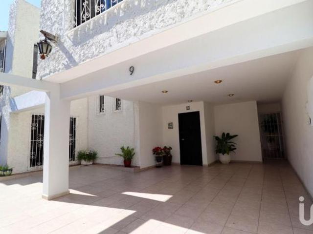 CASA EN VENTA EN EL FRACCIONAMIENTO EL DORADO ZONA DORADA MAZATLAN