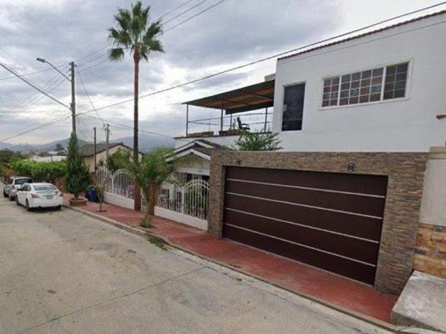 Casa en venta en el Fraccionamiento El Refugio, Tecate, Baja California