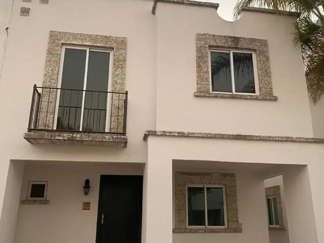 CASA EN RENTA EN EL FRACCIONAMIENTO LA MARINA