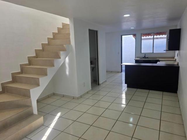CASA EN VENTA EN EL FRACCIONAMIENTO HACIENDA REAL, TONALÁ, JALISCO