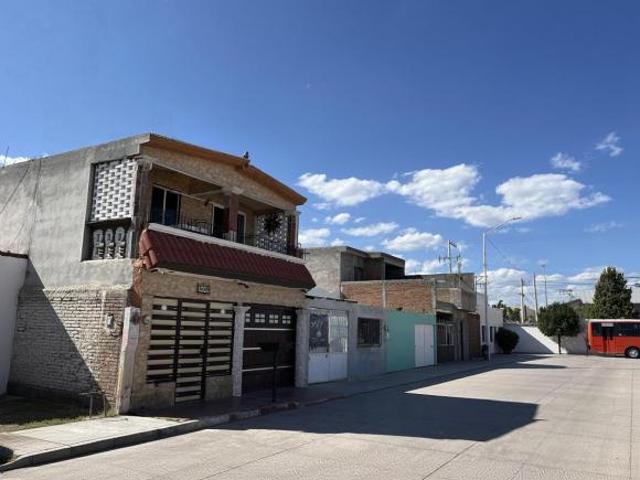 Casa en venta en el fraccionamiento Los Duraznos 4
