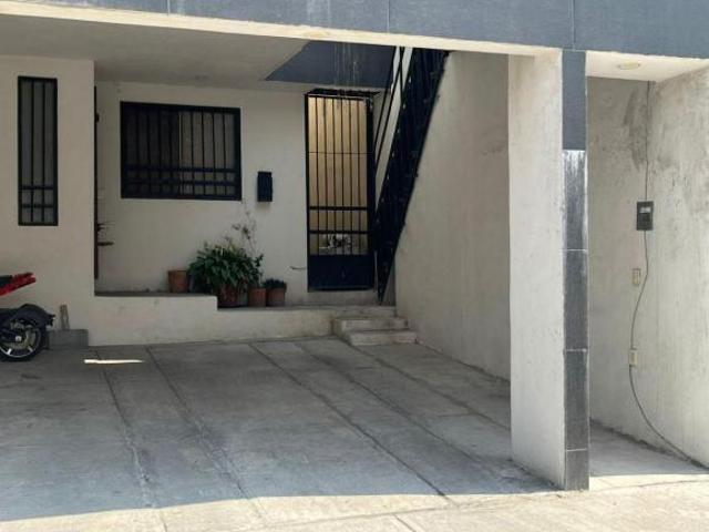 CASA EN VENTA EN EL FRACCIONAMIENTO PRIVADO MISIÓN DE SANTA CATARINA 3er. SECTOR