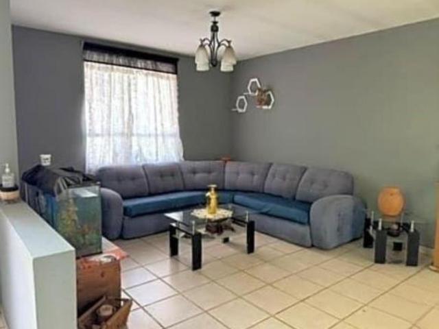 Casa en venta en el Fraccionamiento Rinconda Tecaxic en Zinacantepec