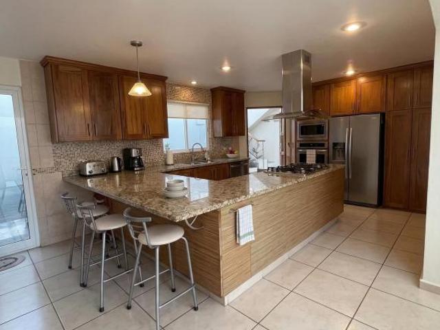 Casa en Venta en El Pedregal, Metepec – Amplio Jardín, 3 Recámaras con Baño Propio