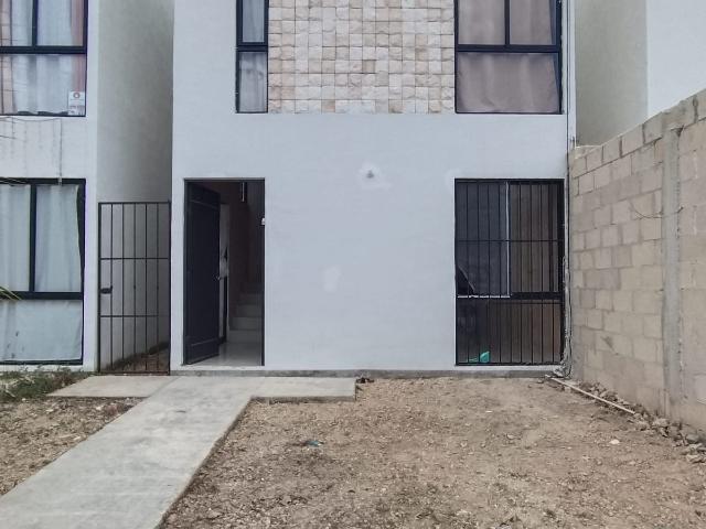 Casa en venta en el Poniente de Mérida en Fracc. Diamante II Paseos de Opichén