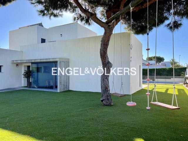 Casa en venta en El Portil. Passivhaus, playa y naturaleza. Casas El.