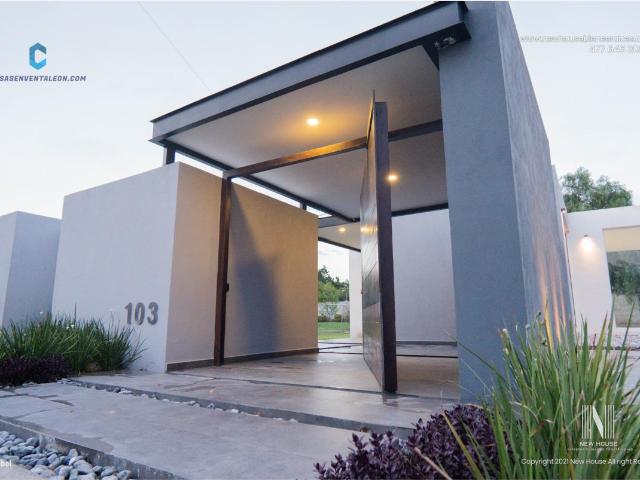 CASA EN VENTA EN EL TREBOL DE UNA PLANTA