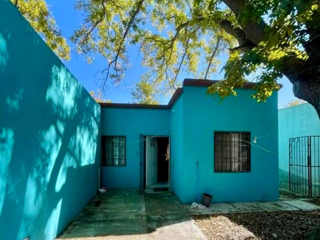 Casa en Venta en El Vergel, Parras Con Garage y Jardín