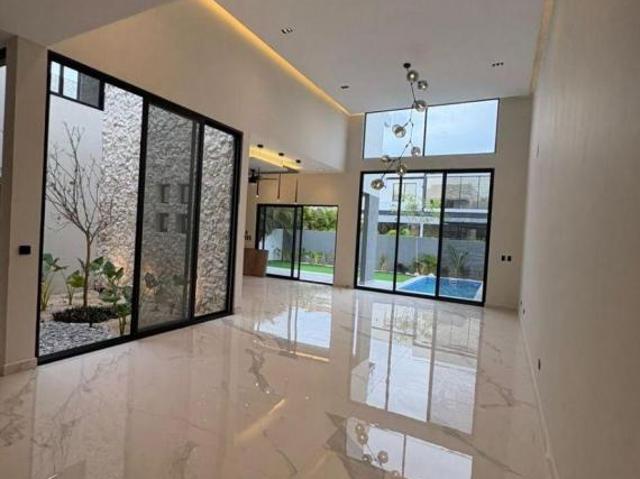 Casa en venta en el Yucatan Country Club, privada oasis
