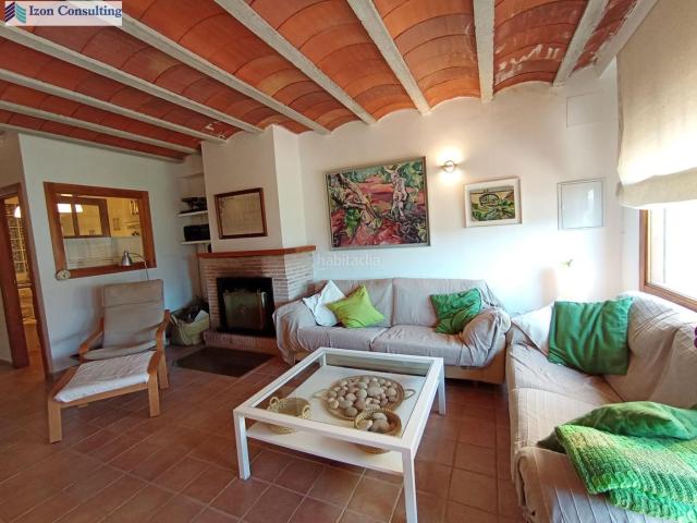 Casa en venta en Elche de la Sierra. Una casa donde la luz es la verdadera protagonista y que está lista para que entres a vivir hoy mismo. Casas Elche de la.