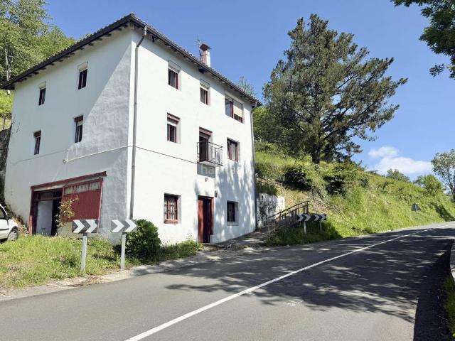 Casa en venta en Elgoibar. SE VENDE CASERIO EN AIASTIA AUZOA, ELGOIBAR. Casas.
