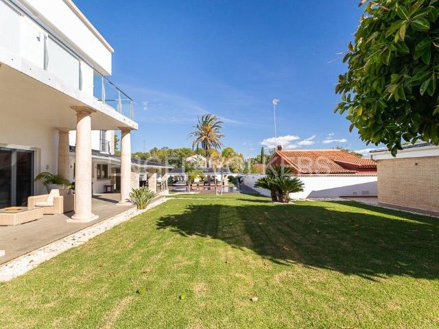 Casa en venta en Eliana l´, Montealegre. Amplia propiedad de Lujo en La Eliana con gran parcela. Casas Eliana.