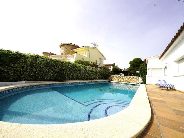 Casa en venta en Empuriabrava, Moxó Sant Mori Costa Brava. Casas.