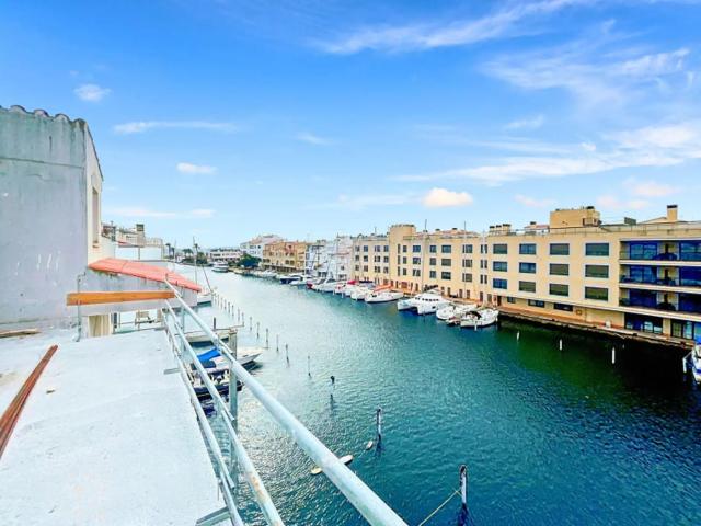Casa en venta en Empuriabrava, Moxó Sant Mori Costa Brava. Nova promoció amb vista a la mar en Empuriabrava!. Casas.