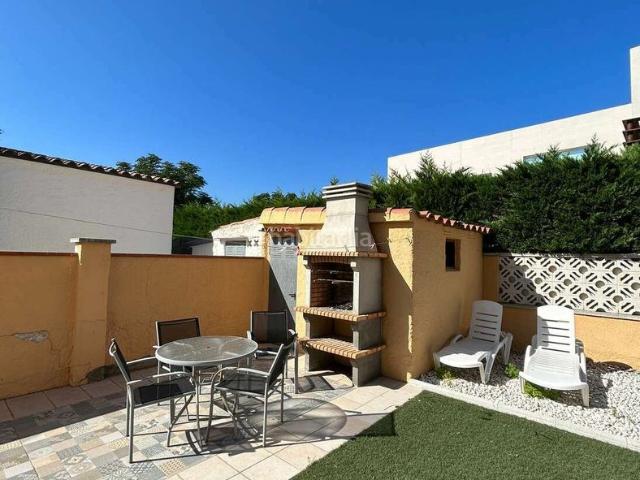 Casa en venta en Empuriabrava, Requesens Costa Brava. Gran chalet en venta en Empuriabrava en una zona privilegiada, 4 dormitorios, piscina, cerca de un puerto. Casas.