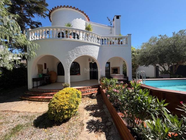 Casa en venta en Empuriabrava, Requesens Costa Brava. Maison 5 chambres sur beau terrain piscine à côté des plages et commerces Empuriabrava. Casas.