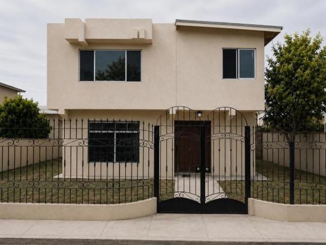 Casa en Venta en Ensenada | 4 Recámaras | 398 m² de Terreno | Departamento Indep
