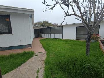 Casa en Venta en Entre Cisternas y las Añañucas. Gran Oportunidad de Casa en venta de 4Dormitorio, 2 en suite,3Baños, 1Oficina 1Bodega, sala de lavado 215m2 Construidos en un terreno de 428m2. Condominio cerrado