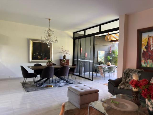 Casa En Venta En Envigado En El Esmeraldal V404424