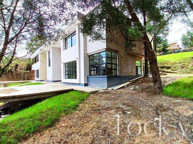Casa En Venta En Envigado En Loma Del Escobero V383586