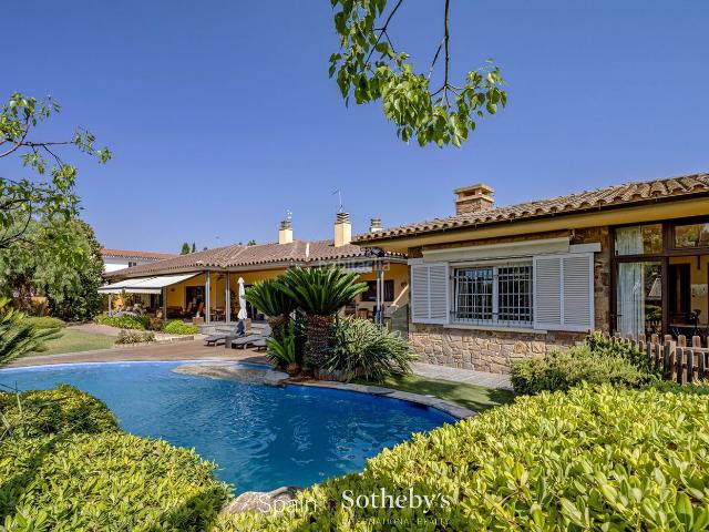 Casa en venta en Escala L´, Eixample Residencial Costa Brava. Propiedad con 2 casas separadas en una ubicación privilegiada. Casas Escala.