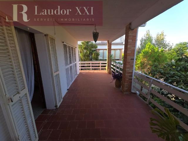 Casa en venta en Escala L´, Eixample Residencial Costa Brava. Casa exterior con 5 dormitorios y garaje para 1 vehículo en Eixample Residencial, LEscala. Casas Escala.