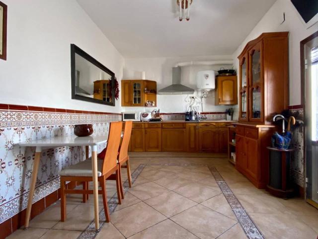 Casa en venta en Escalonilla: espacio y comodidad en un entorno tranquilo