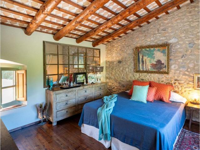 Casa en venta en Esponellà. Espectacular casa de 500 m con piscina privada y jardín en Esponellà. Casas.