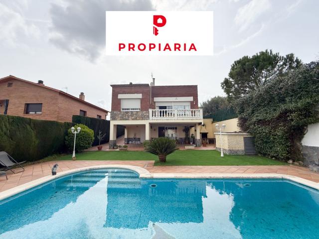 Casa en venta en Esparreguera, Can Rial. ACOGEDORA CASA EN PLANTA CON PISCINA. Casas.