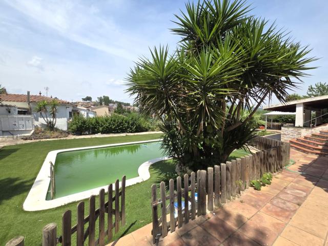 Casa en venta en Esparreguera, Can Rial. Casa con piscina en Esparraguera. Casas.