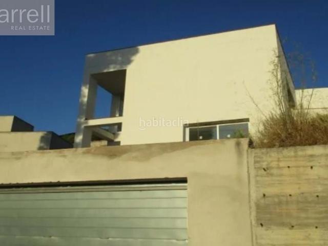 Casa adosada en venta en Esparreguera, Can Rial. Casa en construcción de 262 m, al 70 de desarrollo, cerca de la A2 y la estación de Olesa de Montserrat. Casas adosadas.
