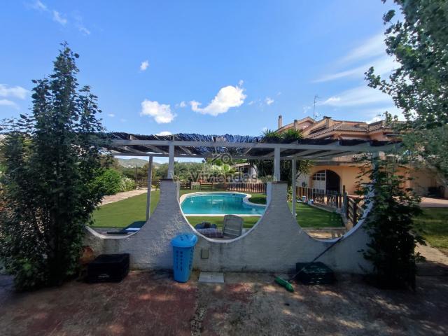 Casa en venta en Esparreguera, Can Rial. Espectacular casa con piscina. Casas.