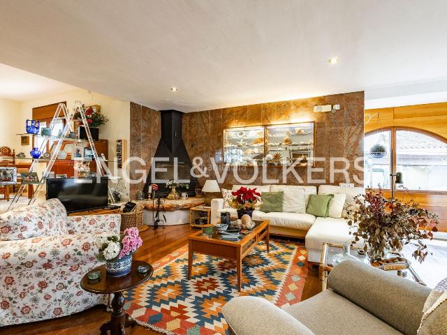 Casa en venta en Esparreguera, Can Rial. Oasis de Lujo con Piscina Privada en Esparreguera, Cerca de Barcelona. Casas.