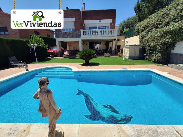 Casa en venta en Esparreguera, Can Rial. Preciosa casa con piscina y vistas. Casas.
