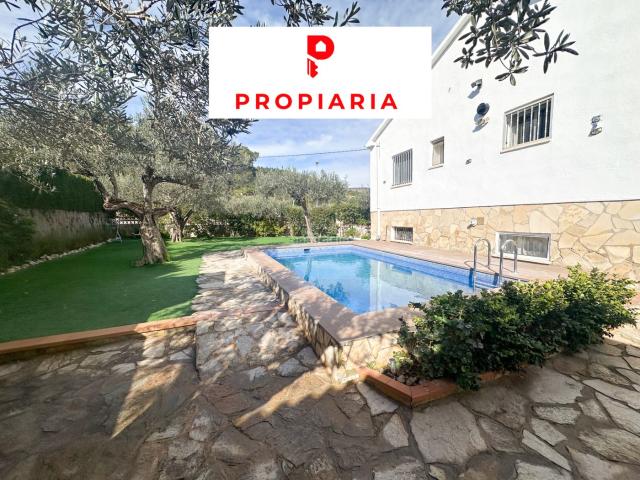 Casa en venta en Esparreguera, Can Vinyals. CASA INDEPENDIENTE A CUATRO VIENTOS CON GRAN PARCELA ESQUINERA EN CAN VINYALS. Casas.