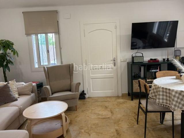 Casa en venta en Esparreguera, Mas d´en Gall. Casa esquinera de 2 habitaciones, 1 baño con ducha, cocina, comedor salón con chimenea, bomba calor AACC, placas solares. Casas.