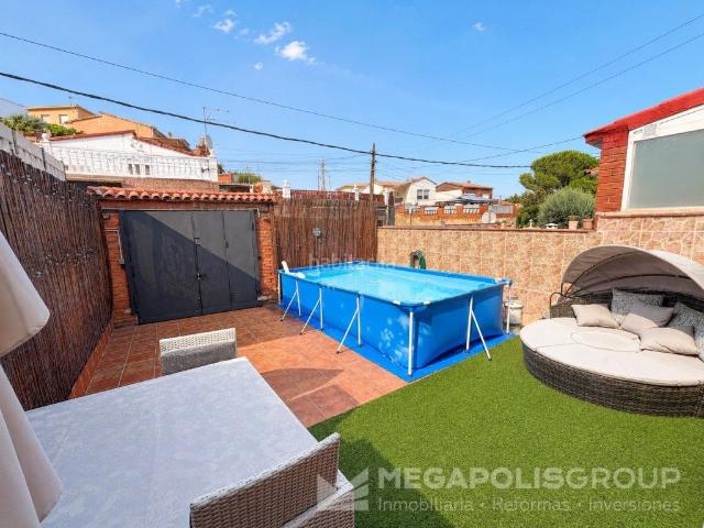 Casa en venta en Esparreguera, Mas d´en Gall. Casa pareada reformada en Mas den Gall lista para entrar a vivir. Casas.